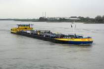 TMS Piz Albris (07001823 , 85,75 x 11,40m) am 23.10.2014 bei Millingen / Niederlande auf Rhein-Bergfahrt.