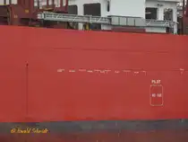 CAP ANDREAS (IMO 9629445) am 6.5.2014, Detailaufnahme mit Lotsenpforte, Hamburg, als Überlieger an den Pfählen in der Norderelbe /
Containerschiff / GT 69,809 / Lüa 270,9 m, B 42,8 m, Tg 14,6 m / 1 B&W-Diesel, 27.060 kW, 36.800 PS, 22,8 kn / 6622 TEU, davon 600 Reefer  / Juli 2013 bei Hanjin, Olongapo, Philippinen / Flagge: Liberia, Heimathafen: Monrovia /
