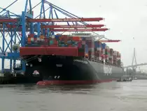 Ludwigshafen Express (IMO 9613018 , 366 x 48,20m , Tg. 15,50m , Bj. 2014 , 13169 TEU , am 13.01.2015 im Waltershofer Hafen am Burchardkai.