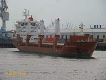 MERWEDEGRACHT (IMO 9571519) am 6.5.2014, Hamburg einlaufend, Elbe, drehen und festmachen am Süd-West Terminal /
Stückgutfrachter / BRZ 9.524 / Lüa 142,1 m, B 18,95 m, Tg 8,48 m / Laderaum: 15.640 m², 491 TEU / 1 Diesel, Wärtsilä Type 6L46, 5.430 kW, 7.384 PS, 14,5 kn / 3 Kräne á 80 t / 08.2011 bei Zhejiang Ouhua Shipyard, Zhoushan, China / Eigner: C.V. Scheepvaartonderneming Merwedegracht, Amsterdam, Niederlande / Flagge: Niederlande, Heimathafen: Amsterdam /
