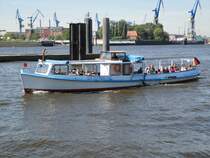 OTTO ABICHT (ENI 05108320) am 9.5.2011, Hamburg, Elbe Höhe Landungsbrücken /

Traditionelle Rundfahrt-Barkasse / Lüa 18,65 m, B 4,29 m, T 1,29 m / 100 PS / max. 97 Fahrgäste / 1917 bei Breuning, Hamburg /
