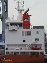 MERWEDEGRACHT (IMO 9571519) am 6.5.2014, Detail Schornsteinmarke, Spliethoff, , Hamburg, Elbe, Süd-West Terminal /
Stückgutfrachter / BRZ 9.524 / Lüa 142,1 m, B 18,95 m, Tg 8,48 m / Laderaum: 15.640 m², 491 TEU / 1 Diesel, Wärtsilä Type 6L46, 5.430 kW, 7.384 PS, 14,5 kn / 3 Kräne á 80 t / 08.2011 bei Zhejiang Ouhua Shipyard, Zhoushan, China / Eigner: C.V. Scheepvaartonderneming Merwedegracht, Amsterdam, Niederlande / Flagge: Niederlande, Heimathafen: Amsterdam /
