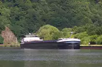 MS DEO JUVANTE vor Anker in Serrig an der Saar - 28.06.2015 - Europanummer	02330445 - Länge 135,00	m - Breite 11,45 m  - Tonnage 4229 t - Tiefgang 3,76 m	- Baujahr	2008 - Bauwerft Scheepswerf de Waal B.V., - Werkendam Eigner W. den Herder B.V., Dordrecht