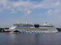 Kreuzfahrtschiff AIDAbella auslaufend Hamburg, 11.07.2015
