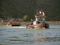 Mittelrhein. Schlepper PILOT hält mit SGMS BARBARA BLOMBERG nebst Schubleichter SL 18005 im Schlepp auf die Loreley zu. (10. Juli 2015)