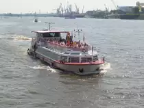 COMMODORE (ENI 05113570) am 4.7.2015, Hamburg, Elbe Höhe Landungsbrücken /
Binnenfahrgastschiff / Lüa 35,0 m, B 8,2 m, Tg 1,3 m / 2 MAN-Diesel, ges. 302 kW, 410 PS, 2 Schottel-Ruder-Propeller SRP 110, 10,5 kn / max. 350 Pass. / 1992 bei Schiffswerft Oelkers & Eichler GmbH, Neuwulmstorf, Deutschland /
