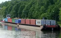 SB SCH 2407  (05602680 , 16,39 x 8,15m) mußte am 25.06.2015 mit seinem Verband auf seine Bergschleusung in Uelzen II im Unterwasser der Schleuse warten.