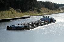 TMS Luka (04011450 , 80 x 9m) am 01.04.2016 im EHK bei Niegripp. Das Tankschiff hatte die Schleuse Hohenwarthe passiert und fuhr Richtung Berlin. 