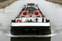 TMS Dettmer Tank 81 (04010280 , 86 x 9m) war am 05.04.2016 im Elbe-Havel-Kanal zw. Schleuse Wusterwitz und Genthin mit Fahrichtung Westen unterwegs.