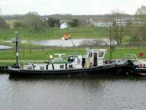 Eisbrecher Seeadler (05033800 , 21,81 x 5,10m) am 07.04.2016 im Elbe-Lübeck-Kanal vor der Schleuse Lauenburg/Elbe liegend. 
