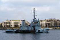 Millitärschlepper Y819 Langeness am 19.03.16 in Rostock