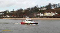 LOTSE 4 (2) am 15.2.2014, Hamburg, Elbe, vor Övelgönne /

Lotsenversetzschiff / Lüa 17,97 m, B 4,82 m, Tg 1,25 m / 2 Diesel ges. 720 kW, 980 PS, 20 kn / Bes.: 1 Schiffsführer, 1 Schiffsmechaniker / 2013 bei Schiffswerft Hermann Barthel GmbH , 4.2.2013 Taufe / Eigner: Hamburg Port Authority (HPA) /
