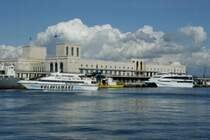 An der Mole Beverello in Napoli; 09.03.2008