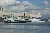 Die SNAV-Schwestern M/S  Antares  und F/S  Don Francesco  an der Mole Beverello in Napoli; 09.03.2008