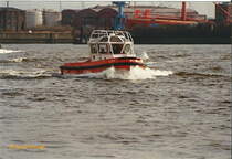 L&R 6 am  21.10.2009, Hamburg, Elbe Höhe B+V /
Festmacher, Typ Hamburg II / Lüa 11,92 m, B 3,92 m, Tg 1,6 m / 1982 bei Schiffswerft Hans Boost Maschinen und Stahlbau KG, Trier  / Reederei: Lütgens & Reimers, Hamburg / 

