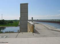 Wasserstra�enkreuz bei Hohenwarthe (nahe Magdeburg); unten die Elbe, oben der Mittellandkanal - 22.05.2005
