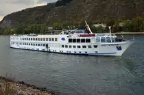 KFGS Rotterdam  Fluss-Kreuzfahrtschiff legt gerade bei Andernach am 03.10.16. an, Passagiere: 109, Heimathafen: Basel. L.: 75,53m, B.:10,42m. Baujahr 1969, Verkauft 1980 umbenannt Delaware, weiterverkauft 1984 und r�ckbenannt als Rotterdam.