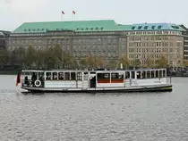 Ankunft des Dampfschiffes  Sankt Georg  am 24. Oktober 2016 an den Anleger Jungfernstieg in Hamburg auf der Binnenalster , gesehen am 24. Oktober 2016.