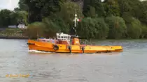 WASSERBOOT   H 4004 am 26.9.2016, Hamburg, Elbe Köhlfleet /

Eigner: HPA, Hamburg / 
Ein Wasserboot ist ein kleines Tankschiff, das die im Hafen oder auf Reede liegenden Schiffe mit Trinkwasser versorgt In diesem Fall werden im Strom liegend HPA-Fahrzeuge mit Wasser versorgt. Außerdem kann das Schiff als Schlepper, sowie als Lotsenversetzboot eingesetzt werden.
