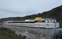 KFGS-Elegant Lady Flusskreuzfahrtschiff auf der Mosel bei Sankt Aldegund am 13.10.16. L�nge:110m, Breite: 11m, Passagiere: 128, Baujahr: 2003, f�hrt unter Bulgarischer Flagge.
