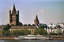 Raddampfer  R�desheim  in K�ln (15. Mai 1989). Das Schiff wurde 1993 nach Rotterdam verkauft, dort wieder in Stand gesetzt und kam 1999 als  De Majesteit  wieder in Fahrt.