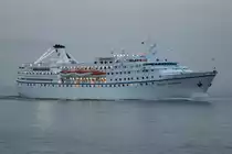 OCEAN MAJESTY , Kreuzfahrtschiff , IMO 	6602898 , Baujahr 1966 , 136 × 19.2m , 621 Passagiere bei 235 Besatzung , 16.05.2017  Cuxhaven