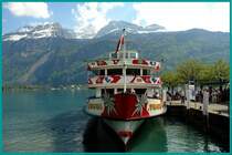 Schweiz-Brienzersee-Brienz. MS  Jungfrau  wartet auf viele Fahrg�ste, die das herrliche Maiwetter auf dem See geniessen m�chten. 6.5.2008