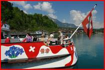 Schweiz-Brienzersee-Brienz. Das Motorschiff MS  Jungfrau  mit ihrer wundersch�nen Bemalung lassen wahre Ferienstimmung aufkommen. 6.5.2008