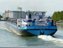 Das Tankmotorschiff  Aviso II  aus Haren-Ems (Europa-Nummer 4803830) am 03.05.2008 zu Tal im Unterwasser der Schleuse Vogelgr�n.