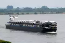 Autotransporter GMS Terra 2 (02334055 , 135 x 11,45m) am 08.07.2017 auf dem Rhein bei zu auf Talfahrt Richtung Niederländische Seehäfen.