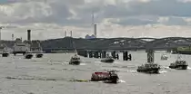 Zollboot-Parade im Hafen von Hamburg am 02.09.2017. Anlässlich des  Tag des Zolls  präsentierte die Bundeszollverwaltung die Zollboote NORDERELBE,OEVELGÖNNE,JADE,KNIEPSAND,ERICUS,KEHRWIEDER,SCHLESWIG-HOLSTEIN,GLÜCKSTADT und HELGOLAND der Öffentlichkeit. Sehr viele Menschen nahmen die Gelegenheit wahr, dem  Tag des Zolls  beizuwohnen.
