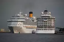 Die Costa Favolosa beim Auslaufen in Warnem�nde am Liegeplatz 1-4 lag noch die Viking Star.01.09.2017