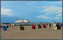 Aus Trelleborg kommend erreicht die  Skåne  am 20.08.2017 Warnemünde. Das grün-weiße Molenfeuer markiert die Hafeneinfahrt in die Warnow.