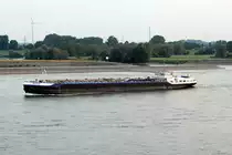 TMS Dolfijn (02324337 , 86 x 11,40m) am 05.07.2017 auf dem Rhein bei Rees auf Bergfahrt.