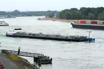 TMS Eiltank 24 (04502720 , 109,83 x 10,50m) am 05.07.2017 auf dem Rhein bei Rees zu Tal.