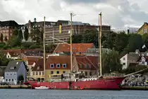 Schiffsname:	SUNTHORICE
Ex-Namen:	White Shark; AUSSENJADE
Nationalität:	D
Heimathafen:	Hamburg
Typ:	Feuerschiff
Rigg:	3m-Gaffelschoner
Baujahr:	1902
Bauwerft:	Meyer-Werft
Bauort:	Papenburg
Länge (Messbrief):	47,20 m
Länge über alles:	57,2 m
Breite:	8,2 m
Tiefgang:	3,40
Segelfläche:	800 m2
Motor:	6 zyl. MWM Diesel Bj. 1942
Leistung:	685 PS 