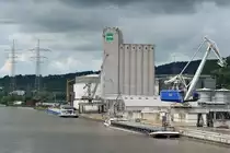 04.06.2017 Hafen Plochingen, im Vordergrund die  VÄTH ,Nummer konnte ich keine erkennen - im Hintergrund die  Annabell  04804370 