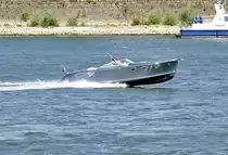 Motorboot  the Only  auf dem Rhein in Bonn - 07.07.2017