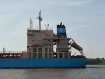 KIRSTEN MAERSK (IMO 9431264), Schornsteinmarke der Reederei Maersk,  am 15.8.2017, Hamburg einlaufend, Elbe Höhe Wittenbergen /

Chemikalien- und Produktentanker / BRZ 24.412 / Lüa 183,2 m, B 27,4 m, Tg 9,56 m / 1 Diesel, MAN-B&W, 9.480 kW ( 12.892 PS), 15,2 kn / gebaut 2010 bei Guangzhou International Shipyard, China / Eigner: Maersk Tankers Kopenhagen, DK / Flagge: DK, Heimathafen: Kopenhagen / 
