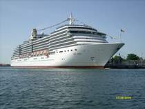 MS Arcadia, HH Hamilton - Flagge Gro�britannien, Rufzeichen ZCDN2, IMO 9226906, L�nge 285m, Verdr�ngung 82.505 GT, ca. 2000 Passagiere,
hier am Kreuzfahrtterminal in Warnem�nde