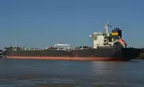 Asphalt Splendor, Frachtschiff, vor der Einfahrt zur Schleuse Brunsb�ttel Richtung Elbe. Am 01.10.17.