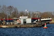 Am Ponton 6 (04010640 , 30,83 x 9,48m) der Fa.Hülskens hatte am 15.01.2018 das GMS Zerberus (04013780 , hier nur der Bug zu sehen) festgemacht. Ort des Geschehens : die Havelkanalmündung zum Sacrow-Paretzer-Kanal.