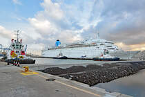 MARELLA DREAM am frühen Abend des 20.01.2018 im Hafen von Las Palmas de Gran Canaria