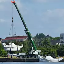  Kunstwerk  Nr.2 macht in wenigen Minuten Bekanntschaft mit dem Wasser. (Aalborg, Juni 2018)