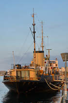 Das Restaurantschiff  Elbjorn  in der Abendsonne. (Aalborg, Juni 2018)