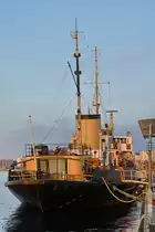 Das Restaurantschiff  Elbjorn  in der Abendsonne. (Aalborg, Juni 2018)