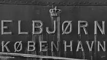 Schriftzug am Restaurantschiff  Elbjorn . (Aalborg, Juni 2018)