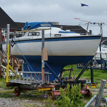 Ein Boot auf Schienen Anfang Juni 2018 von Aalborg. (Gelände ist frei zugänglich)
