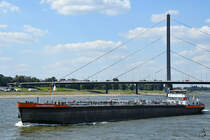 Das Tankmotorschiff  Almenhof  (04503360) auf dem Rhein. (Düsseldorf, Juni 2018)