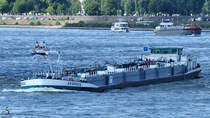 Das Tankmotorschiff  Jessica  (04802100) Ende Juni 2018 auf dem Rhein in Düsseldorf.